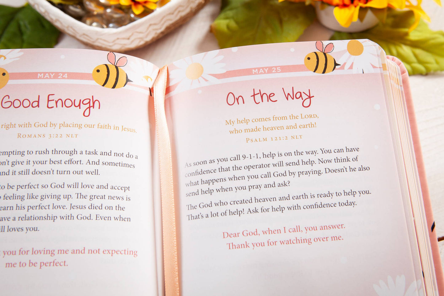 Daily Strength for Girls (Devotional)