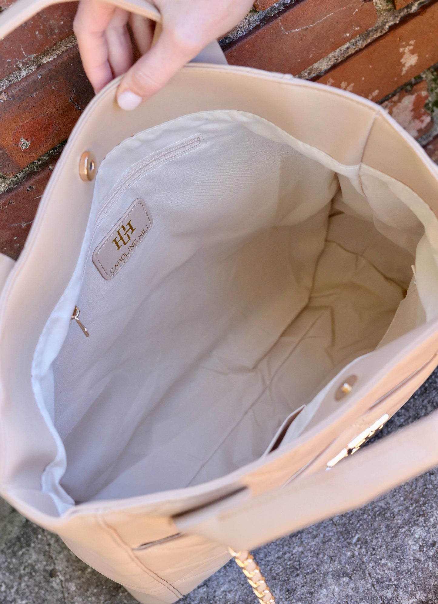 Kinzley Tote (Tan Quilted)