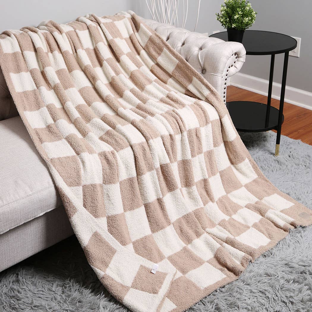 Checkerboard Patterned Throw Blanket: Beige