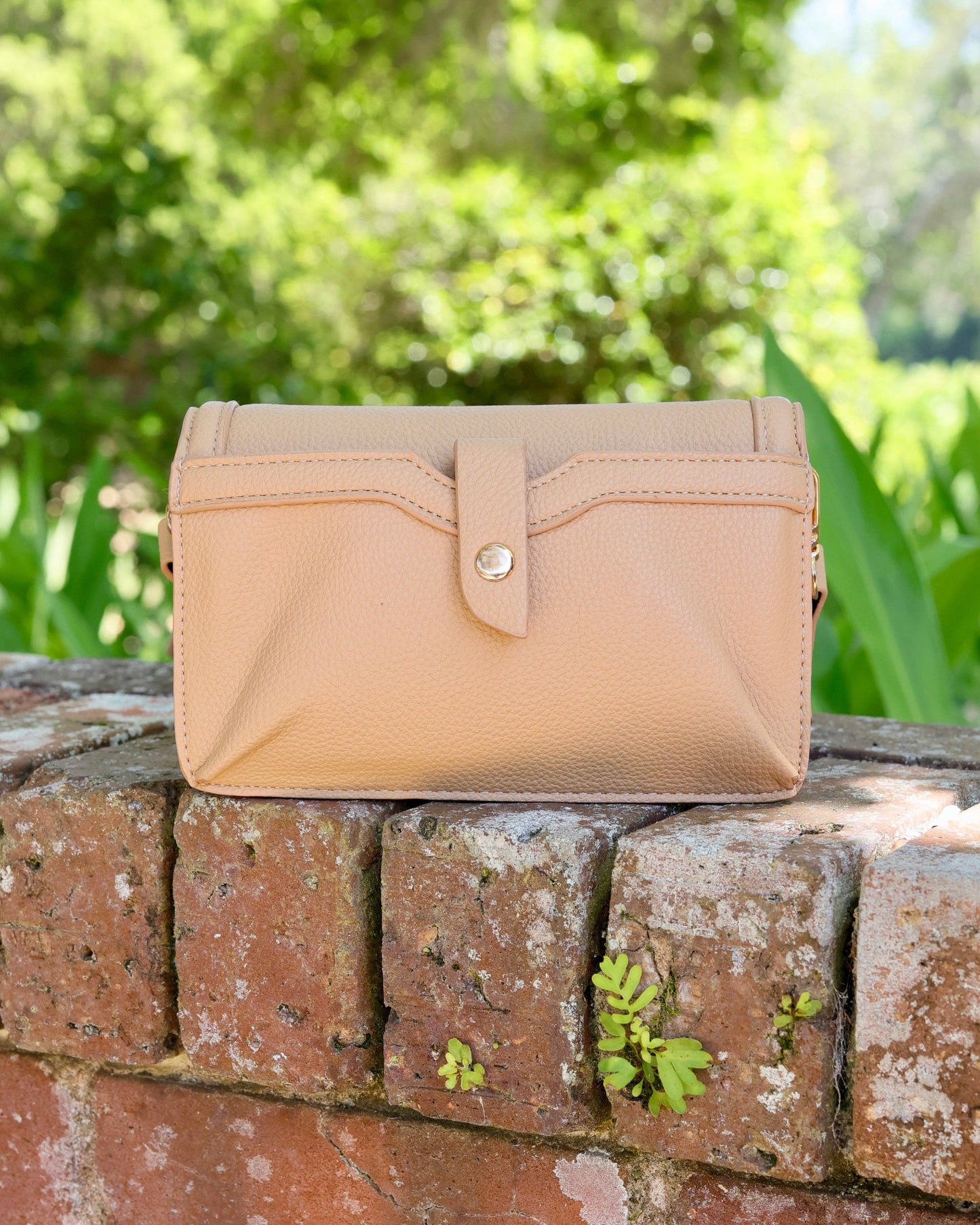 Maverick Crossbody with Pocket Tan