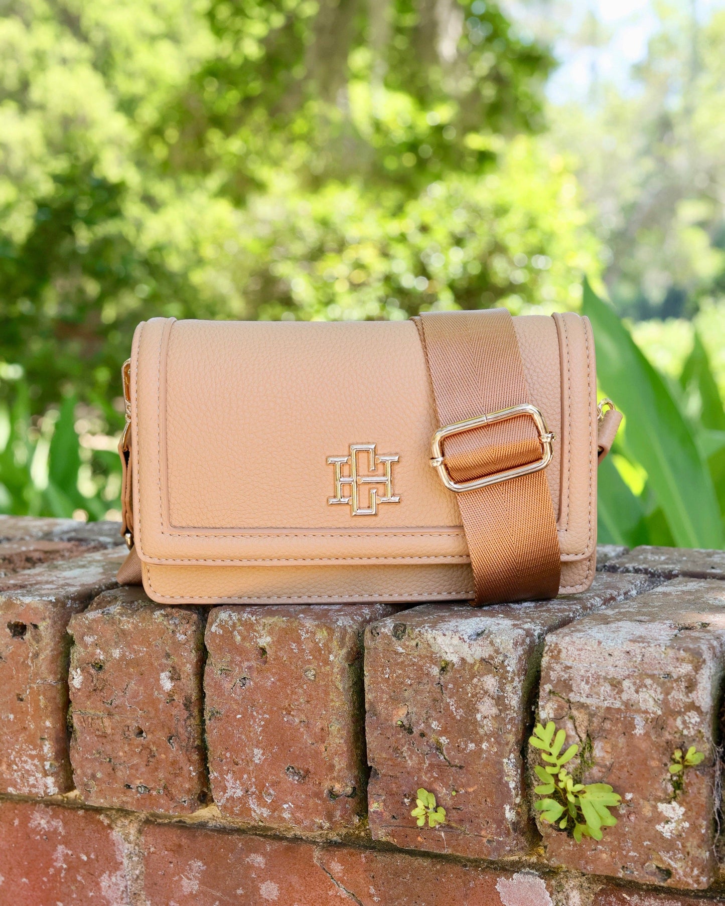 Maverick Crossbody with Pocket Tan