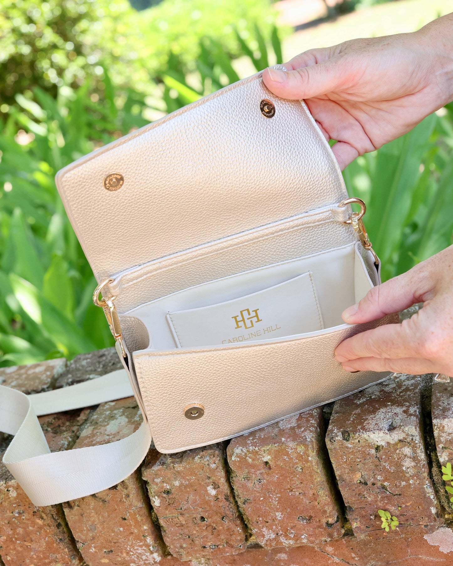 Maverick Crossbody with Pocket Pearl
