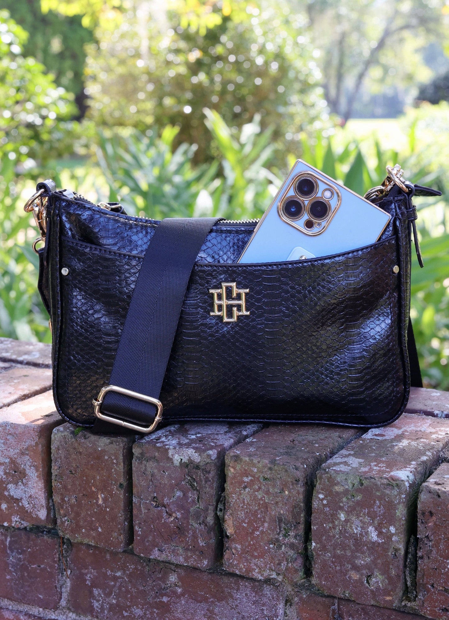 Paxton Crossbody with Pockets (Black)