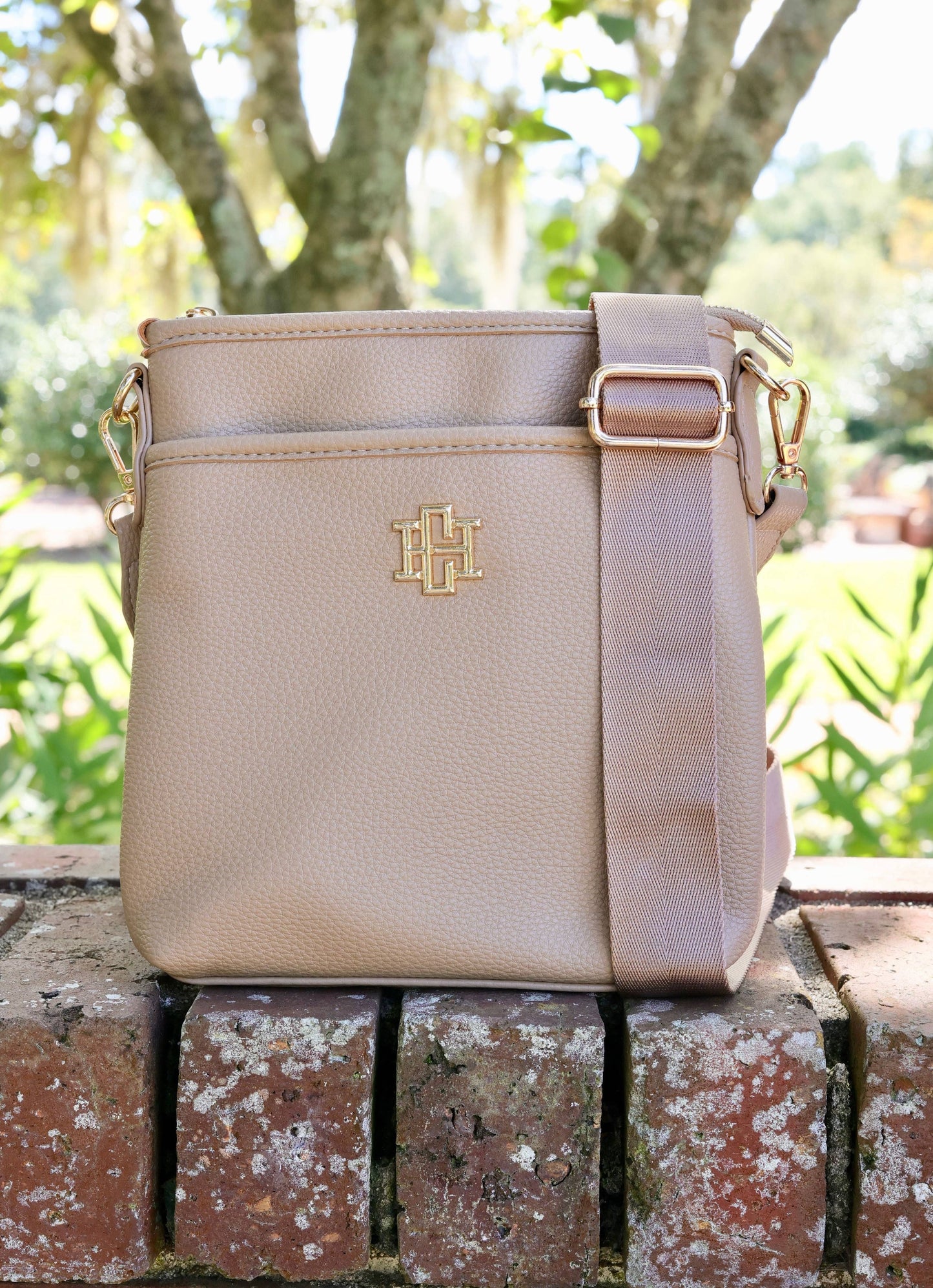 Briggs Crossbody TAUPE