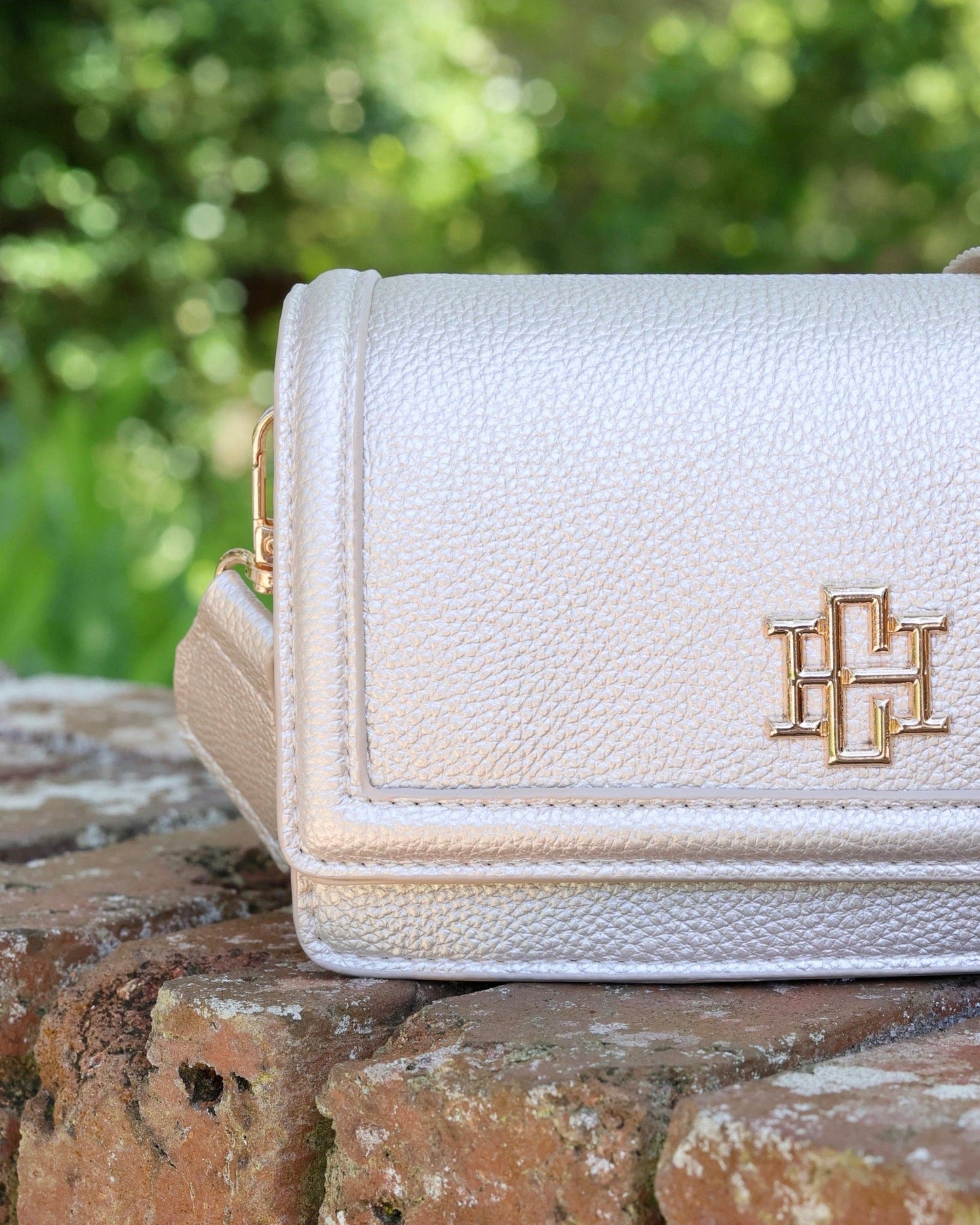 Maverick Crossbody with Pocket Pearl