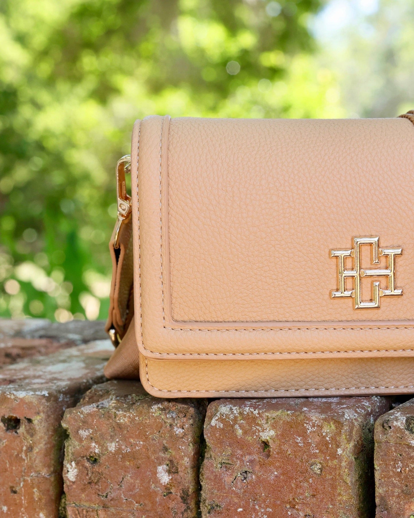 Maverick Crossbody with Pocket Tan